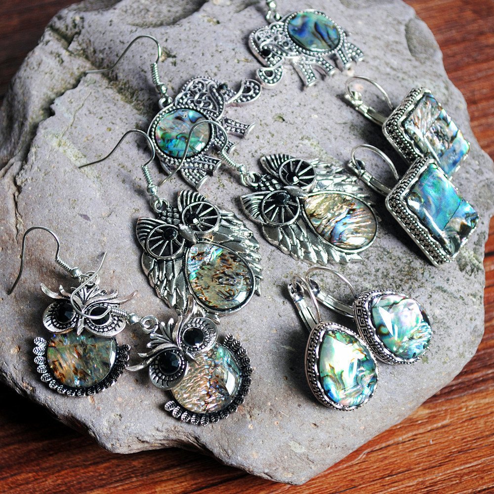 Cercei retro colorati cu model geometric neregulat cu formă de lacrimă