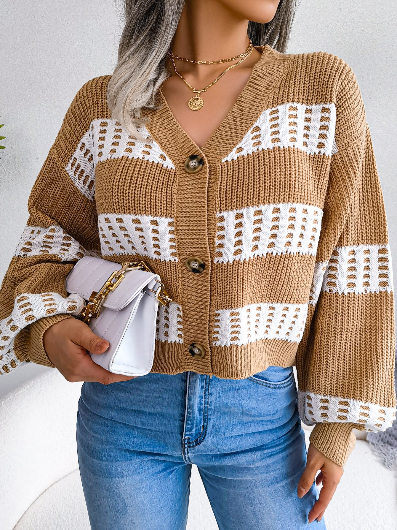 Pulover cu mânecă tip felinar.