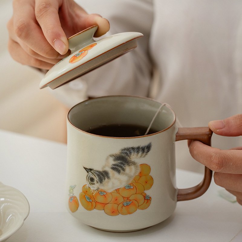 Cana de ceai cu pisica